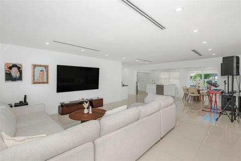 825 Argonaut Isle Dania Beach FL 33004