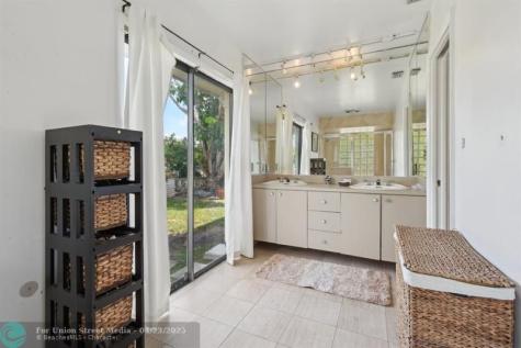 3820 NE 29th Avenue Lighthouse Point FL 33064