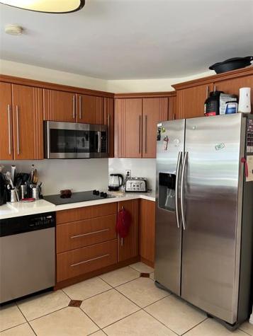 959 Azure Lane Weston FL 33326