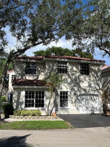 959 Azure Lane Weston FL 33326