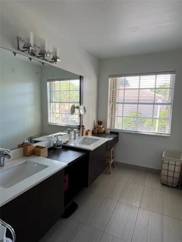 959 Azure Lane Weston FL 33326