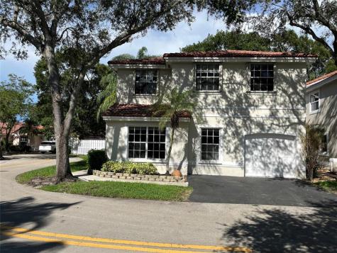 959 Azure Lane Weston FL 33326