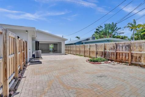 1424 Adams Street Hollywood FL 33020