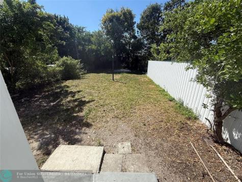 7026 NW 21st Avenue Miami FL 33147