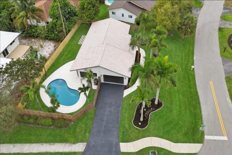 518 Linnet Circle Delray Beach FL 33444