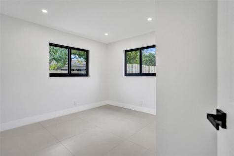 518 Linnet Circle Delray Beach FL 33444