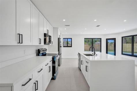 518 Linnet Circle Delray Beach FL 33444