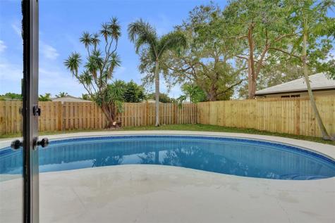 518 Linnet Circle Delray Beach FL 33444