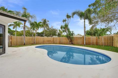 518 Linnet Circle Delray Beach FL 33444