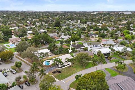 518 Linnet Circle Delray Beach FL 33444