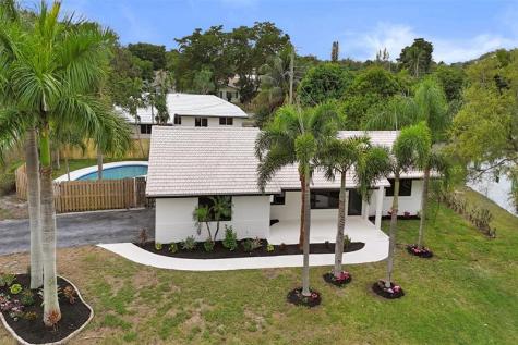 518 Linnet Circle Delray Beach FL 33444