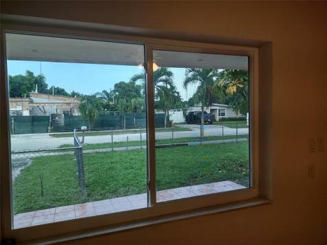 128 Miami Gardens Road West Park FL 33023