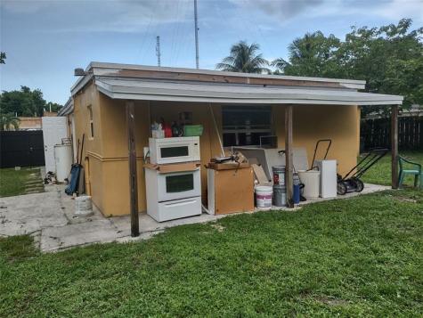 128 Miami Gardens Road West Park FL 33023