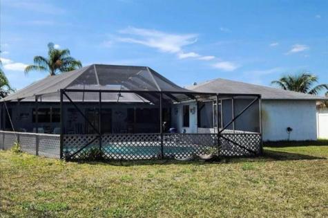 1985 SE Dupont Street Port St Lucie FL 34952