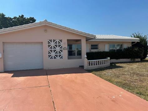5807 NW 85th Avenue Tamarac FL 33321