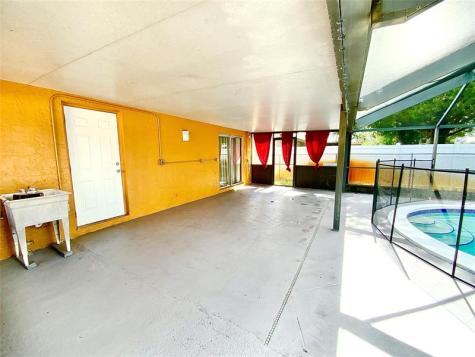 406 SW 80th Terrace North Lauderdale FL 33068
