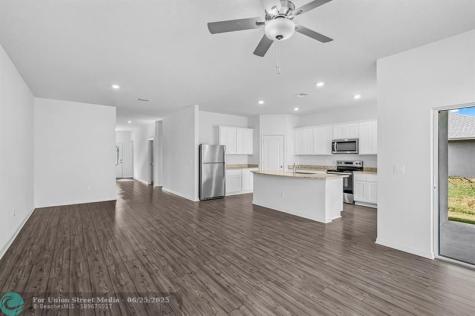 256 SW Grove Avenue Port St Lucie FL 34983