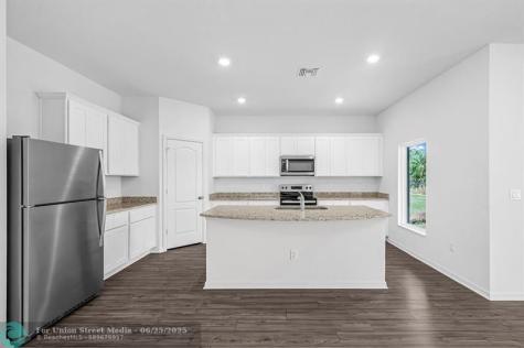 256 SW Grove Avenue Port St Lucie FL 34983