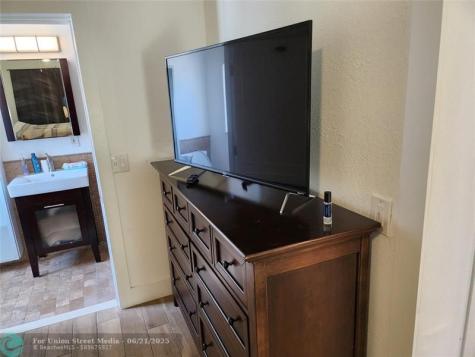 4610 NE 3rd Avenue Fort Lauderdale FL 33334