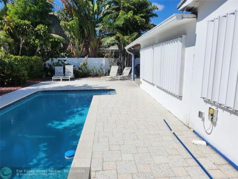 4610 NE 3rd Avenue Fort Lauderdale FL 33334