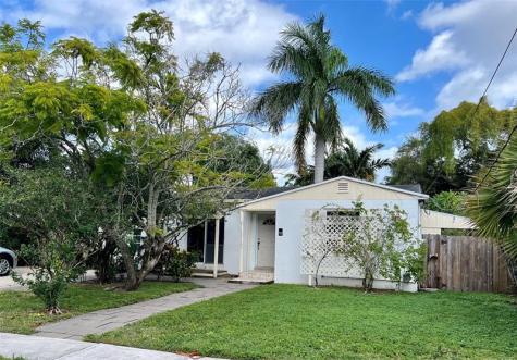 808 SW 8th Terrace Fort Lauderdale FL 33315