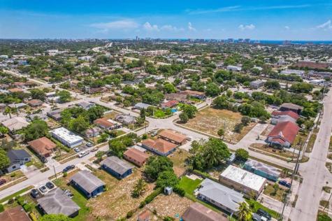 210 SW 3rd Court Deerfield Beach FL 33441