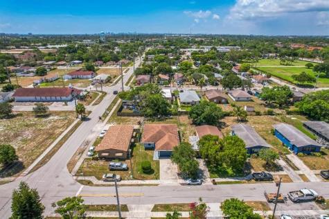210 SW 3rd Court Deerfield Beach FL 33441