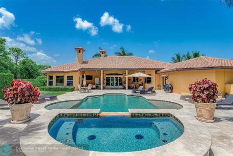 7170 155TH Place Palm Beach Gardens FL 33418