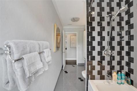 1280 NE 40th Street Oakland Park FL 33334