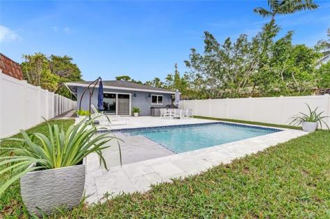 1280 NE 40th Street Oakland Park FL 33334