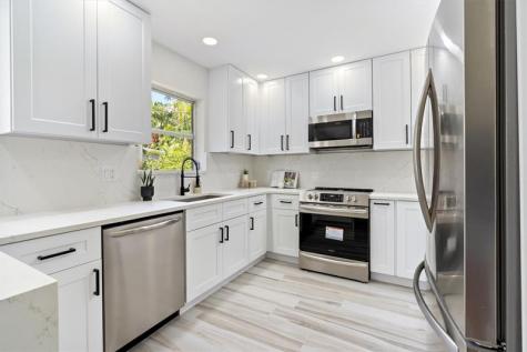 1532 NE 28 Drive Wilton Manors FL 33334