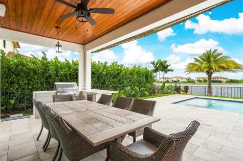8605 E Baypoint Circle Parkland FL 33076