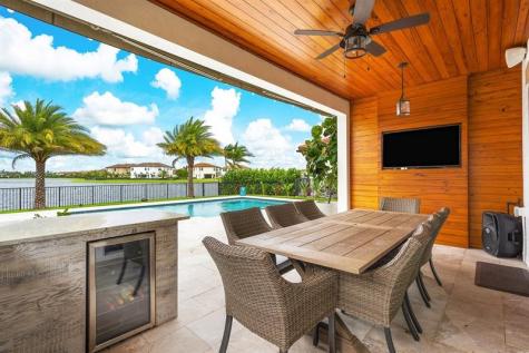 8605 E Baypoint Circle Parkland FL 33076