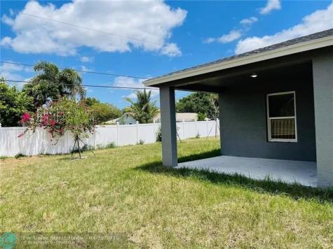 1961 SW Michelangelo Avenue Port St Lucie FL 34953