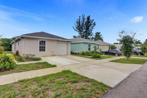4332 NW 1st Terrace Deerfield Beach FL 33064