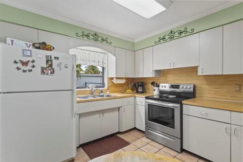 1577 NE 49th Street Oakland Park FL 33334
