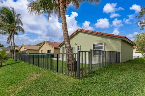 711 NW 182nd Way Pembroke Pines FL 33029