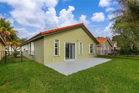 711 NW 182nd Way Pembroke Pines FL 33029