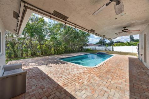 5302 NW 64th Way Coral Springs FL 33067
