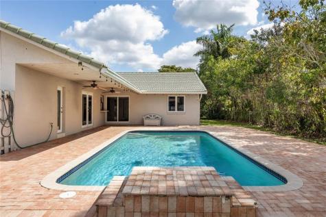 5302 NW 64th Way Coral Springs FL 33067