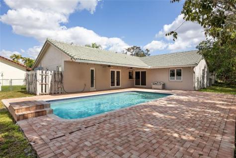 5302 NW 64th Way Coral Springs FL 33067