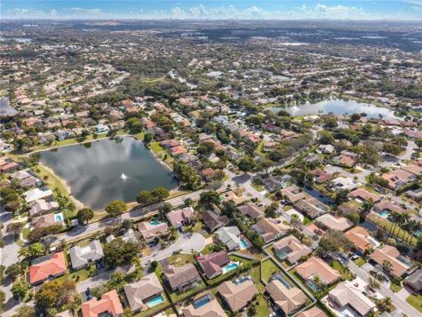 5302 NW 64th Way Coral Springs FL 33067