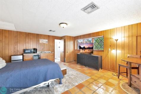 2390 SW 27th Te Fort Lauderdale FL 33312
