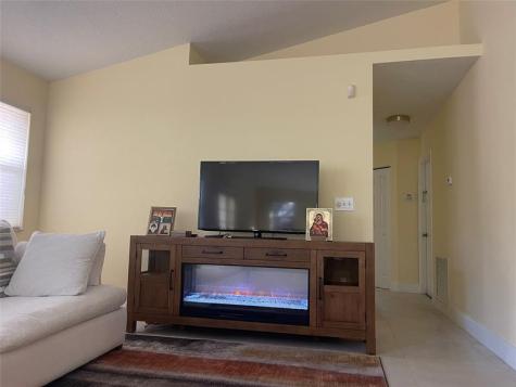 139 NW 72nd Avenue Plantation FL 33317
