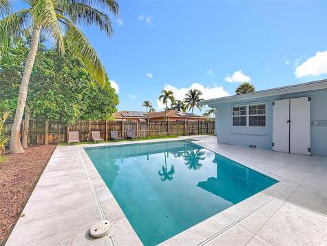 1317 S Broadway Lantana FL 33462
