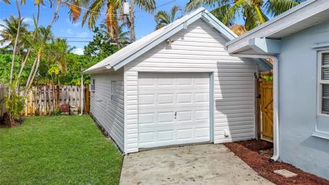 1317 S Broadway Lantana FL 33462