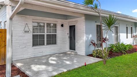 1317 S Broadway Lantana FL 33462