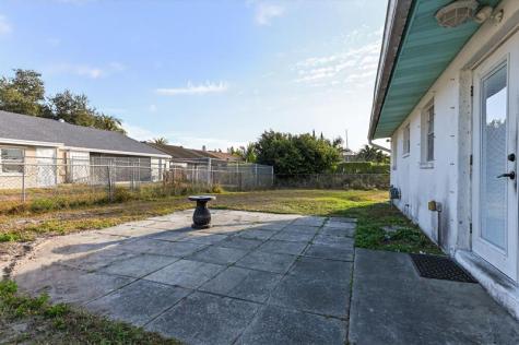 5669 S 35th Court Greenacres FL 33463