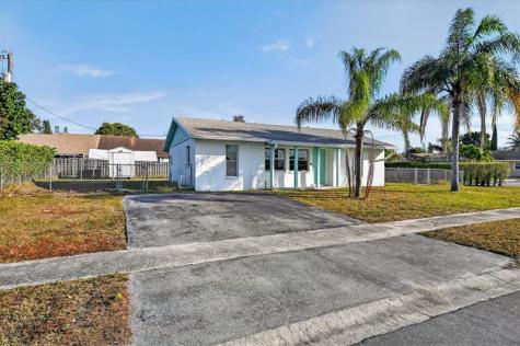 5669 S 35th Court Greenacres FL 33463