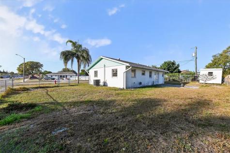 5669 S 35th Court Greenacres FL 33463